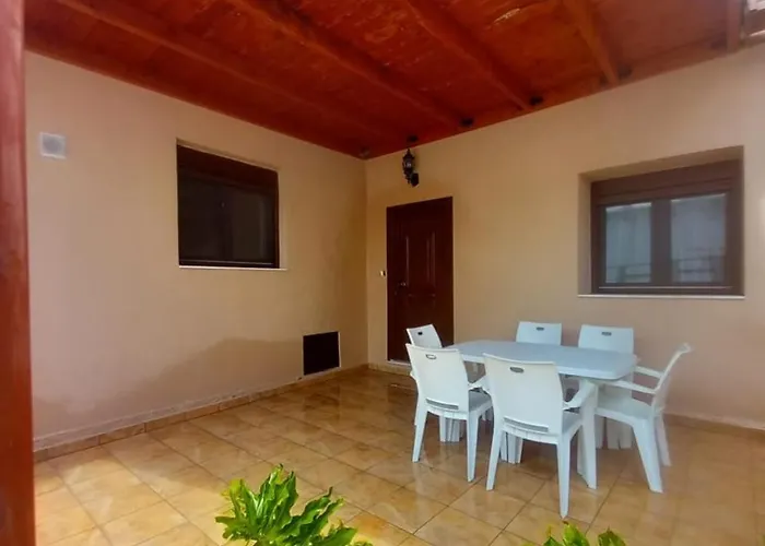 Damian House * Afandu