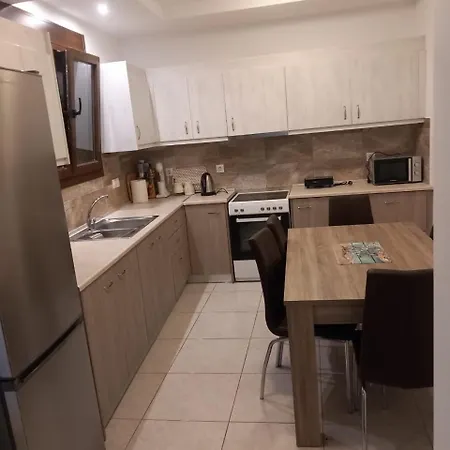 Damian House Афанту