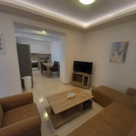 Damian House بيت للعطل