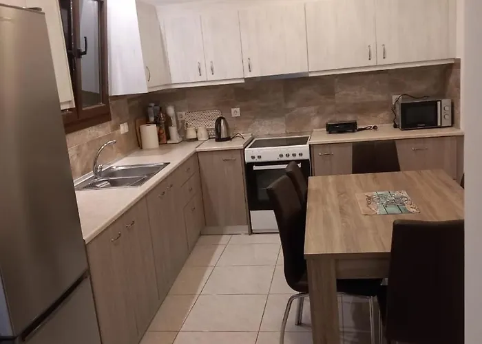 Damian House أفانتو